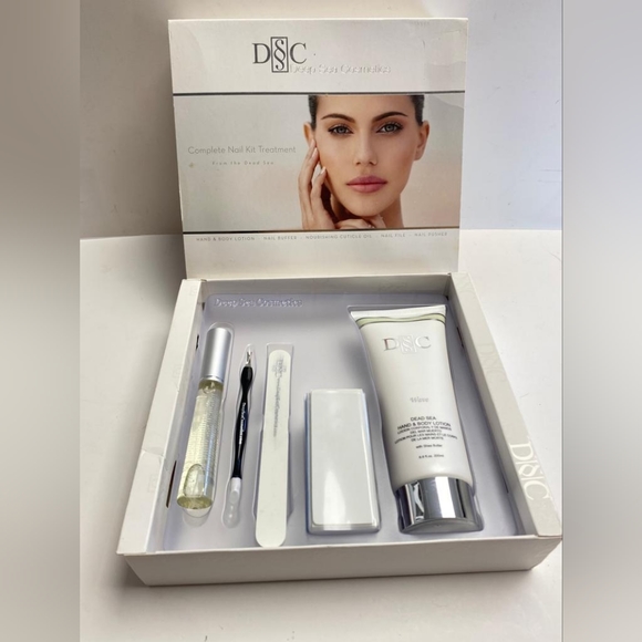 10.Deep Makeup Deep Sea Cosmetics Dsc Complete Nail Kit Treatment
